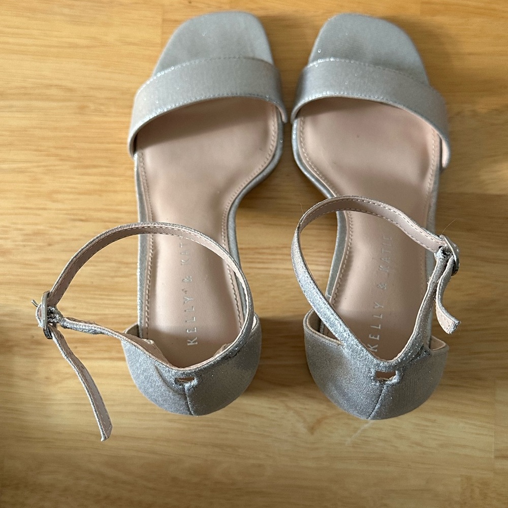 Kelly & Katie Caital Sandal - Silver Metallic Shimmer Fabric - Size 7.5